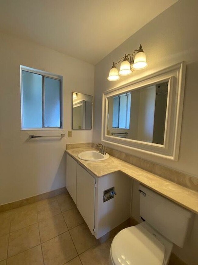 Building Photo - Spacious 5 Bed/4 Bath~