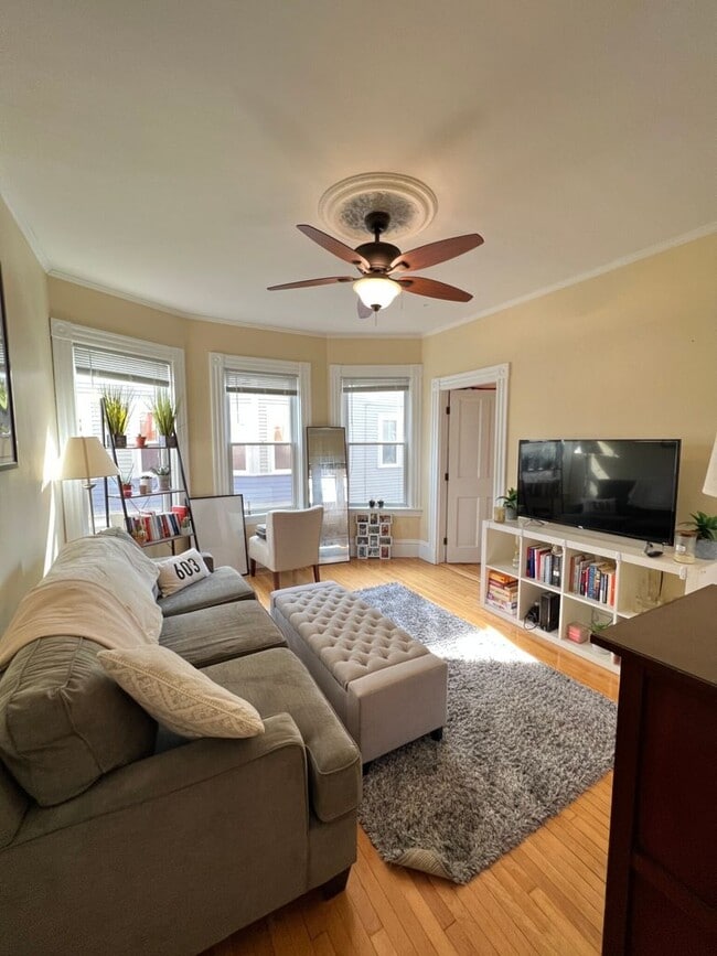 Building Photo - Amazing 4 bed 2.5 bath in Cambridge....