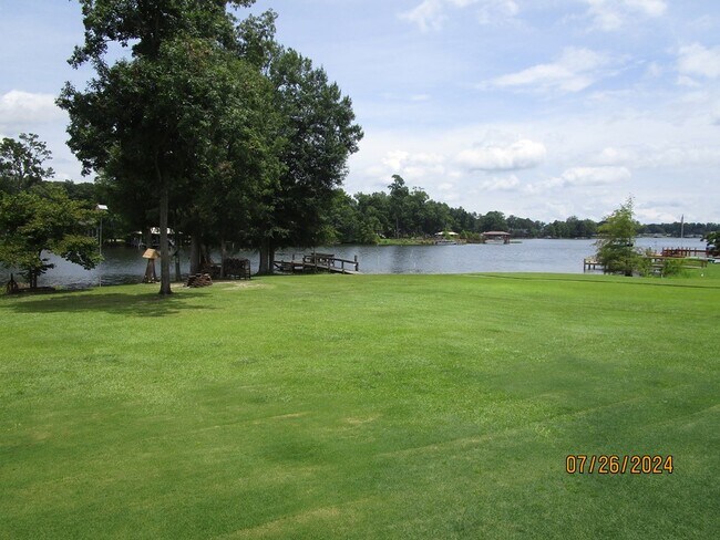 Building Photo - 108 Wood Lake Dr