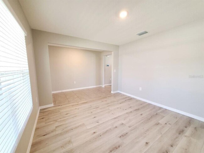 Foto del edificio - 1014 Golden Shiner Ave