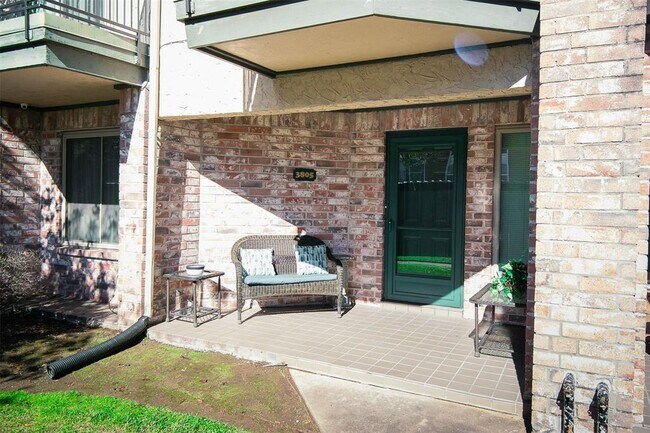 Foto del edificio - 3805 Landmark Dr