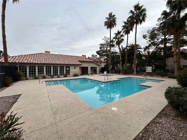 Foto del edificio - 6500 W Lake Mead Blvd