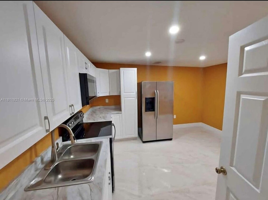 Foto principal - 1050 SW 137th Ct
