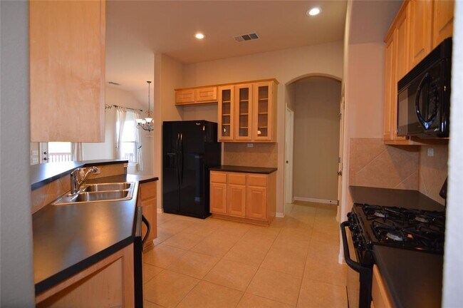 Building Photo - 310 Canterbury Dr