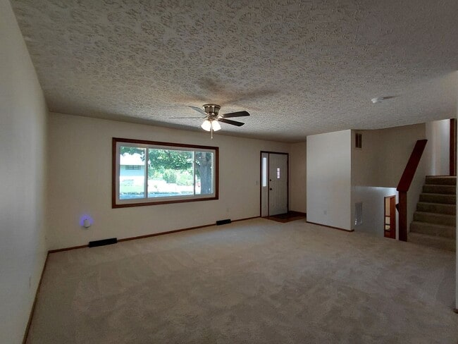 Building Photo - Single Family Home!