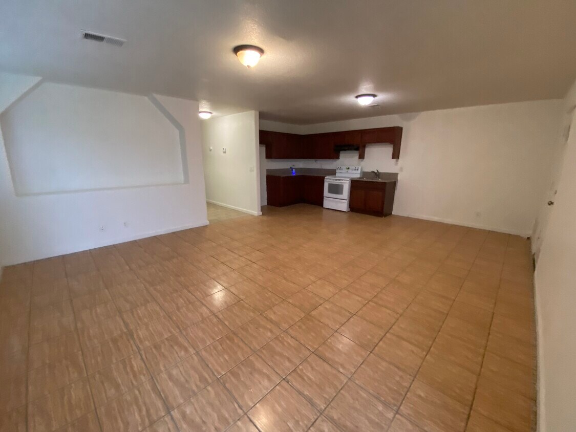 Planta abierta - 8130 Heather Ave