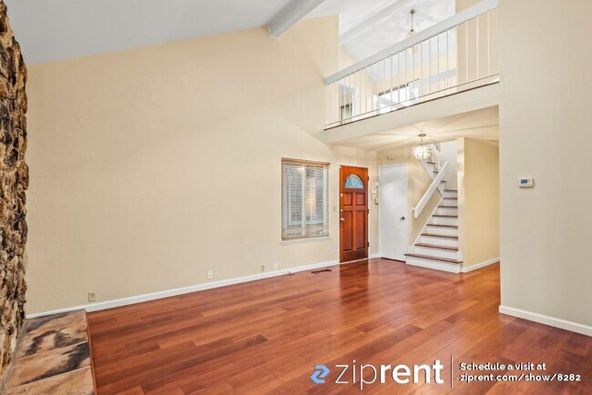 Foto del edificio - 1064 Shadow Brook Dr