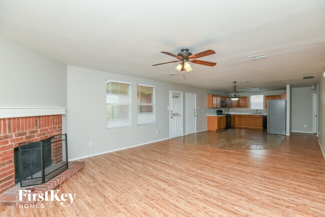 Building Photo - 1000 Bumble Bee Dr