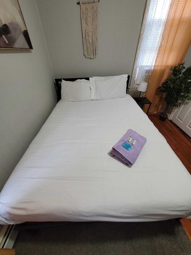 Building Photo - 23 Handy St