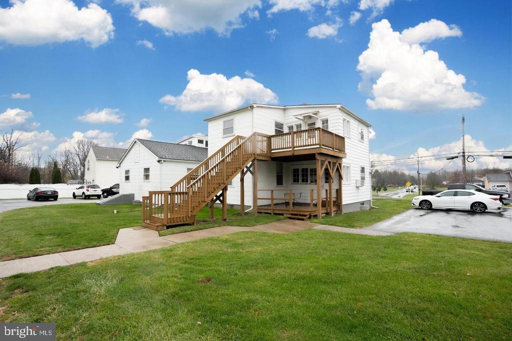 Primary Photo - 15 Level Rd
