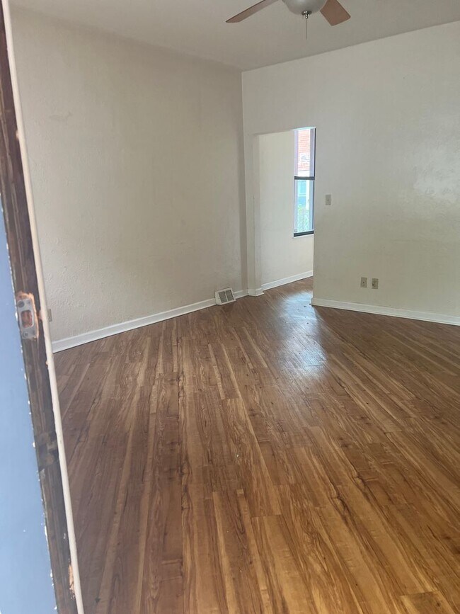 Foto del edificio - 2206 Sarah St