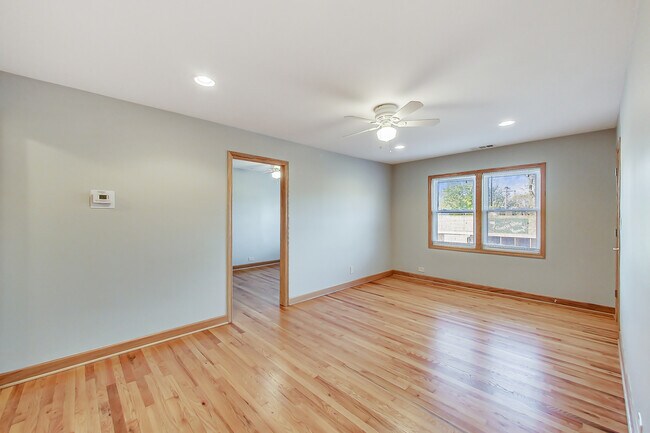Living Room - 2739 W Touhy Ave