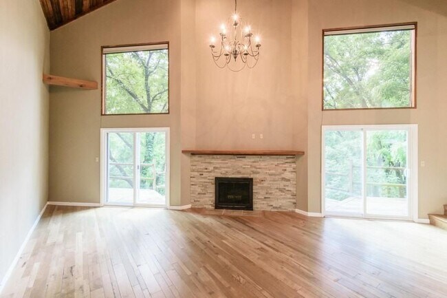 Building Photo - 4702 Dover Dr