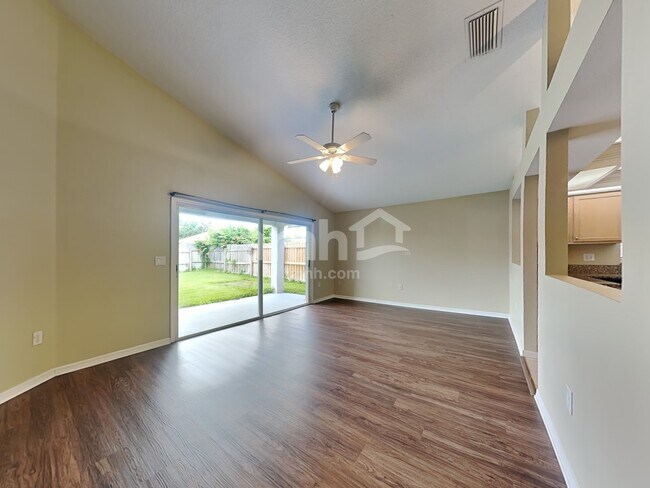 Foto del edificio - 27501 Sky Lake Cir
