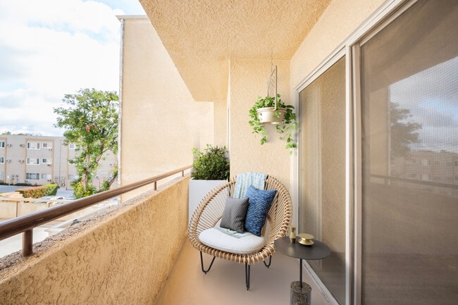 Building Photo - Granada Apartments