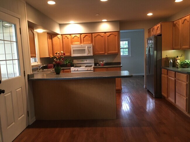 Building Photo - 4503 Magnolia Dr