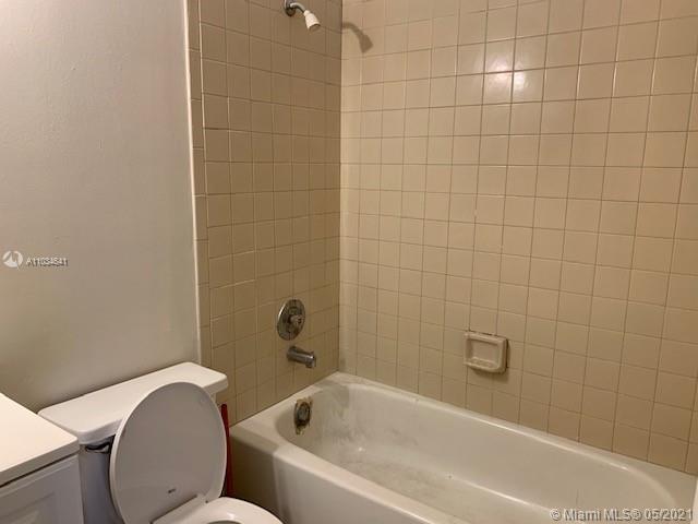 Foto del edificio - 860 NE 207th Terrace