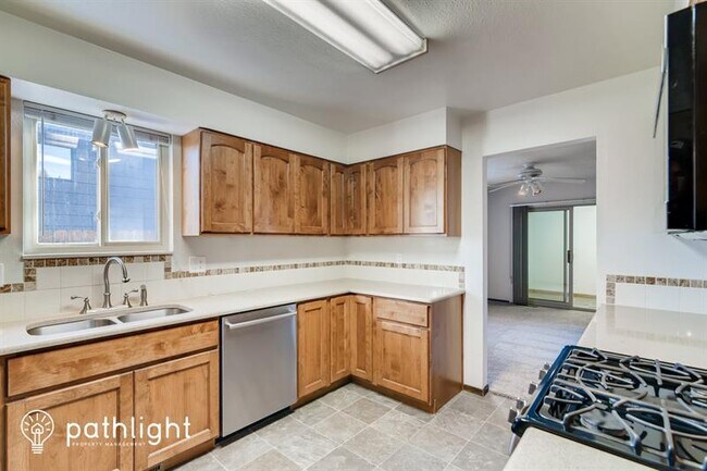 Building Photo - 1256 E 21st Ct