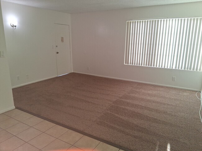 Foto del edificio - 4737 Artesia Blvd