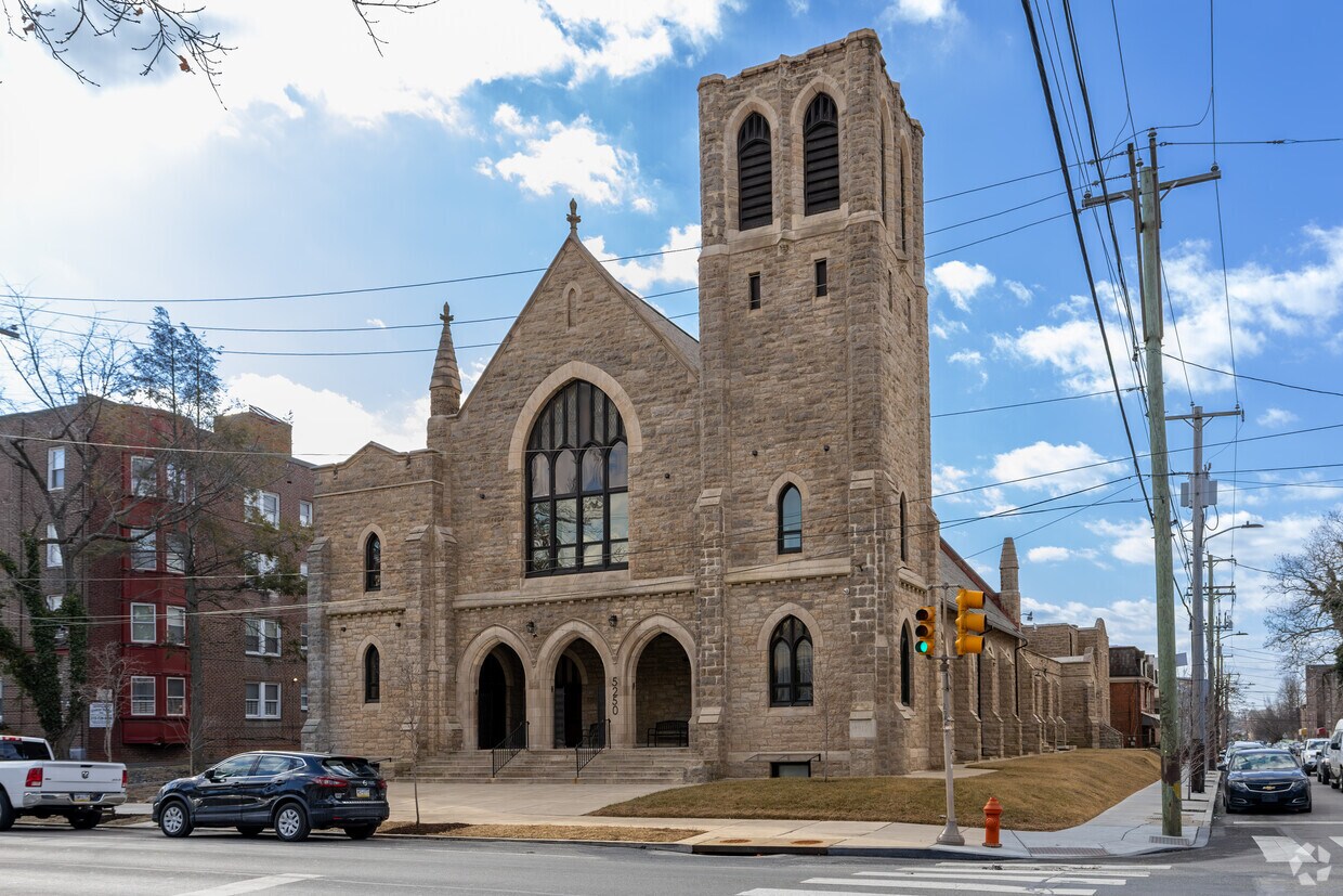 Foto principal - 5250 Wayne Ave