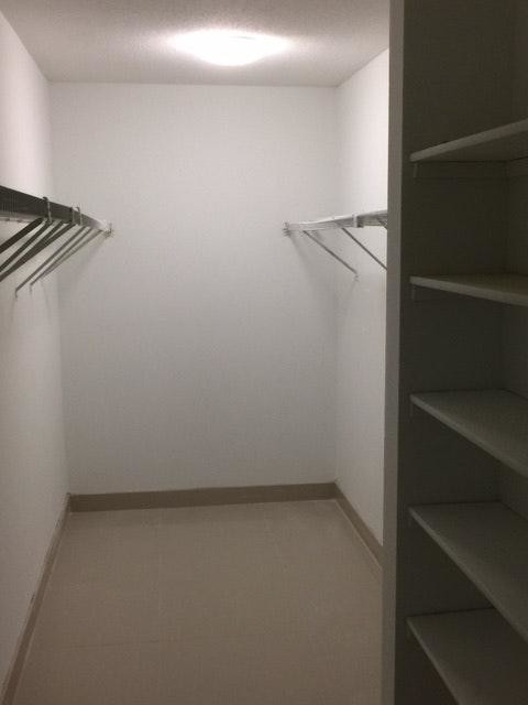Walking Closet - 10415 SW 88th St