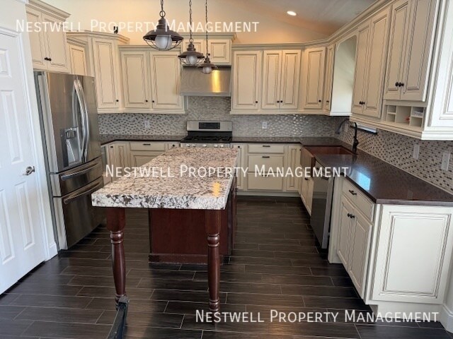 Building Photo - $500 OFF 1ST MONTH'S RENT! Corner Lot Home...
