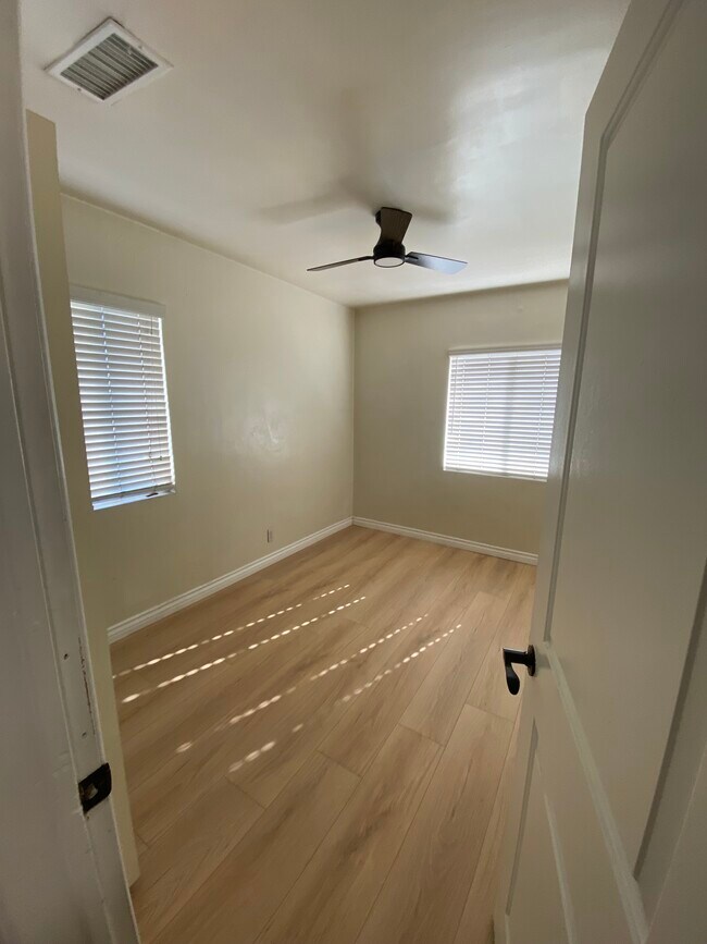 Foto del edificio - 10262 S Van Ness Ave