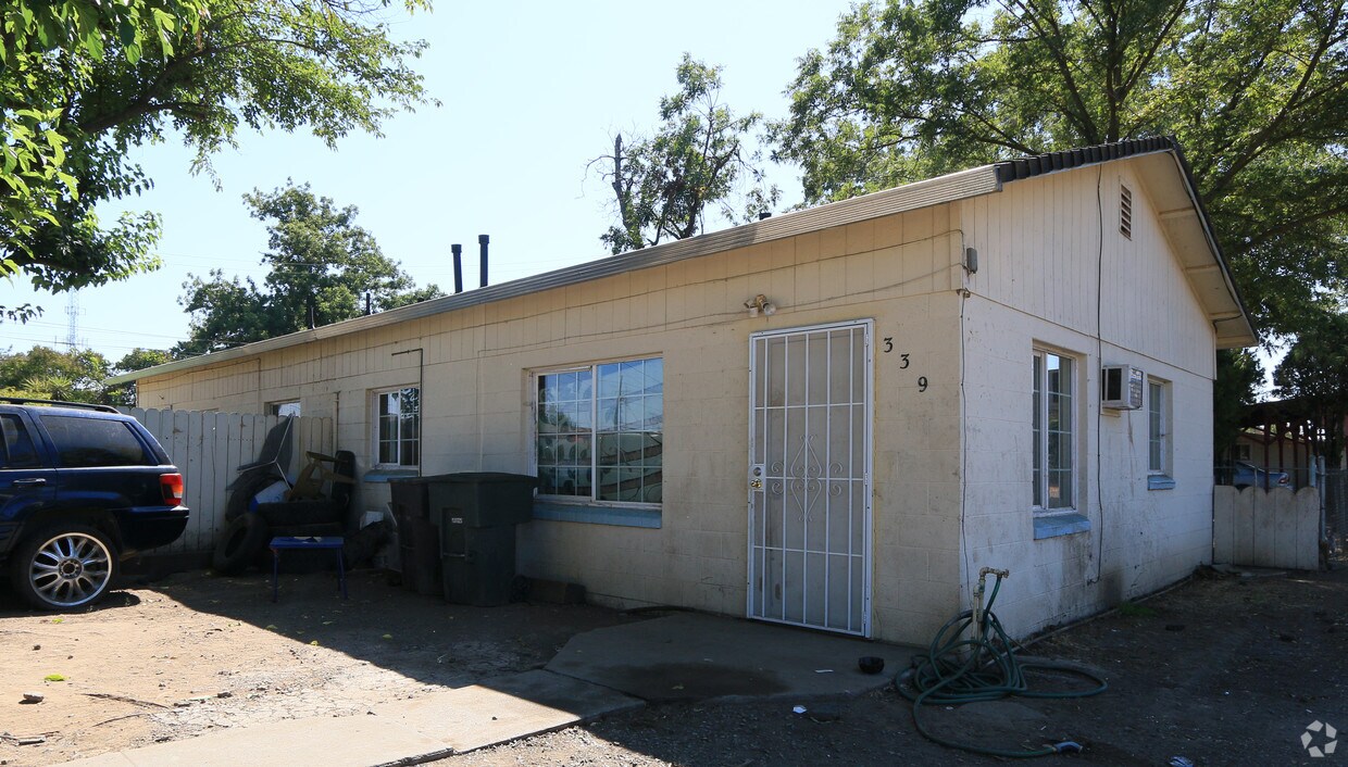 Building Photo - 335-417 N Shasta Ave