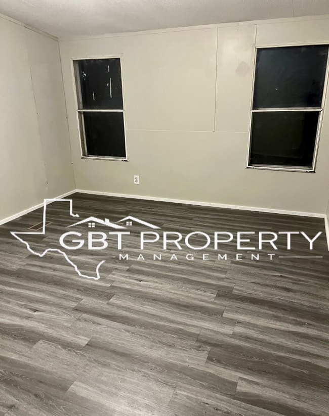 Building Photo - Spacious 3 bed 2 bath single wide on an oversized lot