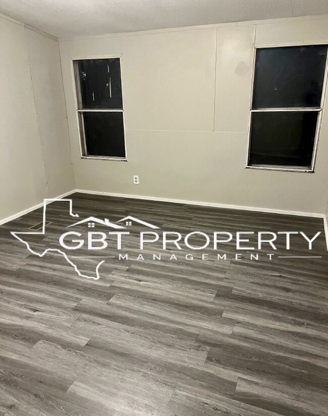 Foto del edificio - Spacious 3 bed 2 bath single wide on an oversized lot