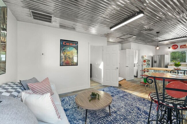 Foto del edificio - 15100 Sweetwater Ct