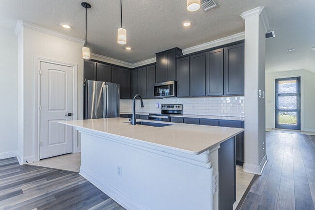 Foto del edificio - Bright & Beautiful 4 Bedroom two story home!