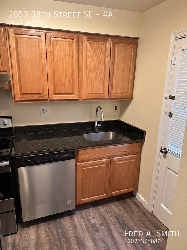 Foto del edificio - Beautiful 1BR Condo in Fairfax Village - C...