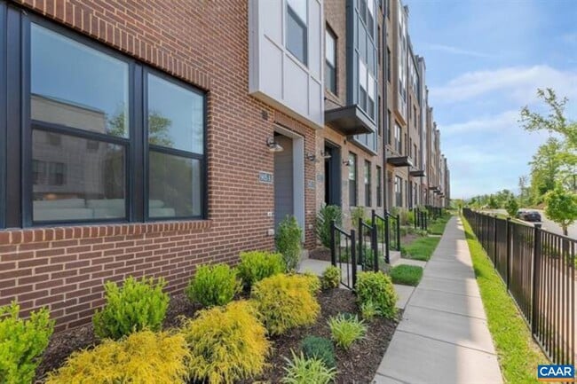 Foto del edificio - 828 Wesley Ln