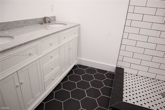 Foto del edificio - 3 br, 2 bath House - 9500 NW 72nd Ct # 1