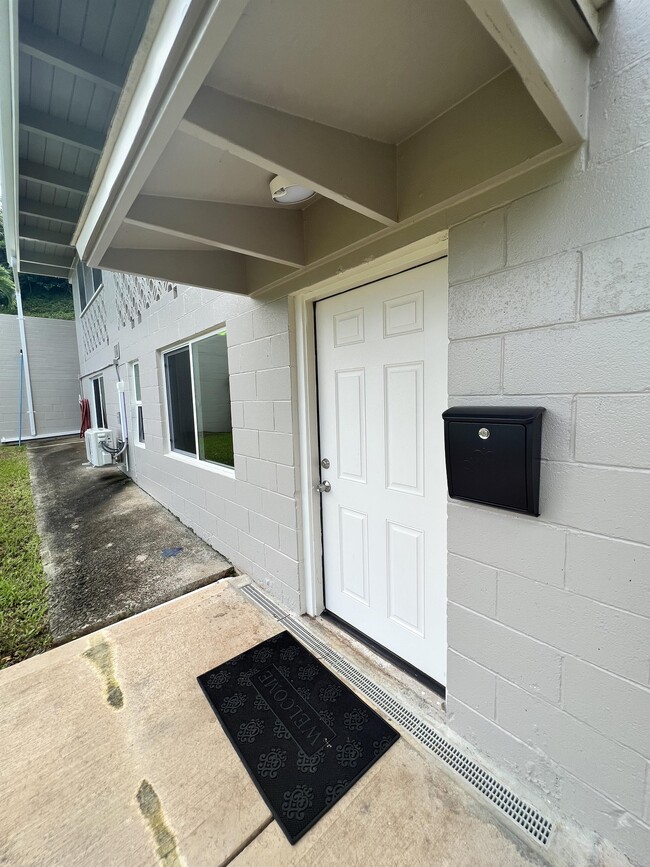 Building Photo - 1356 Maleko St