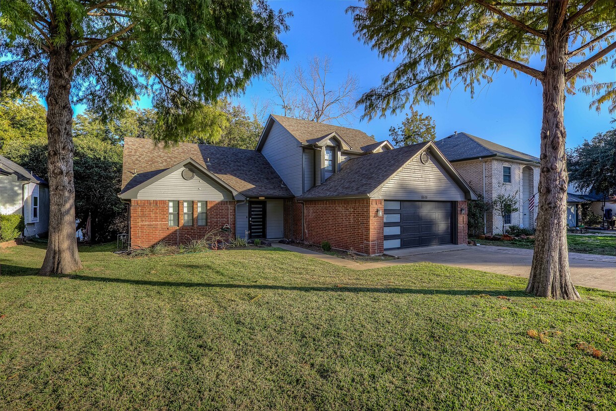 Foto principal - 8618 Columbia Dr