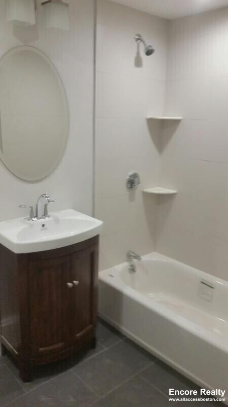 Foto del edificio - 2044 Beacon St