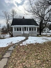 Building Photo - 420 W Arrowhead Rd