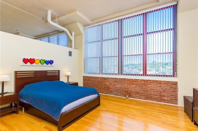 oversized en-suite bedroom with giant window - 5850 Centre Ave
