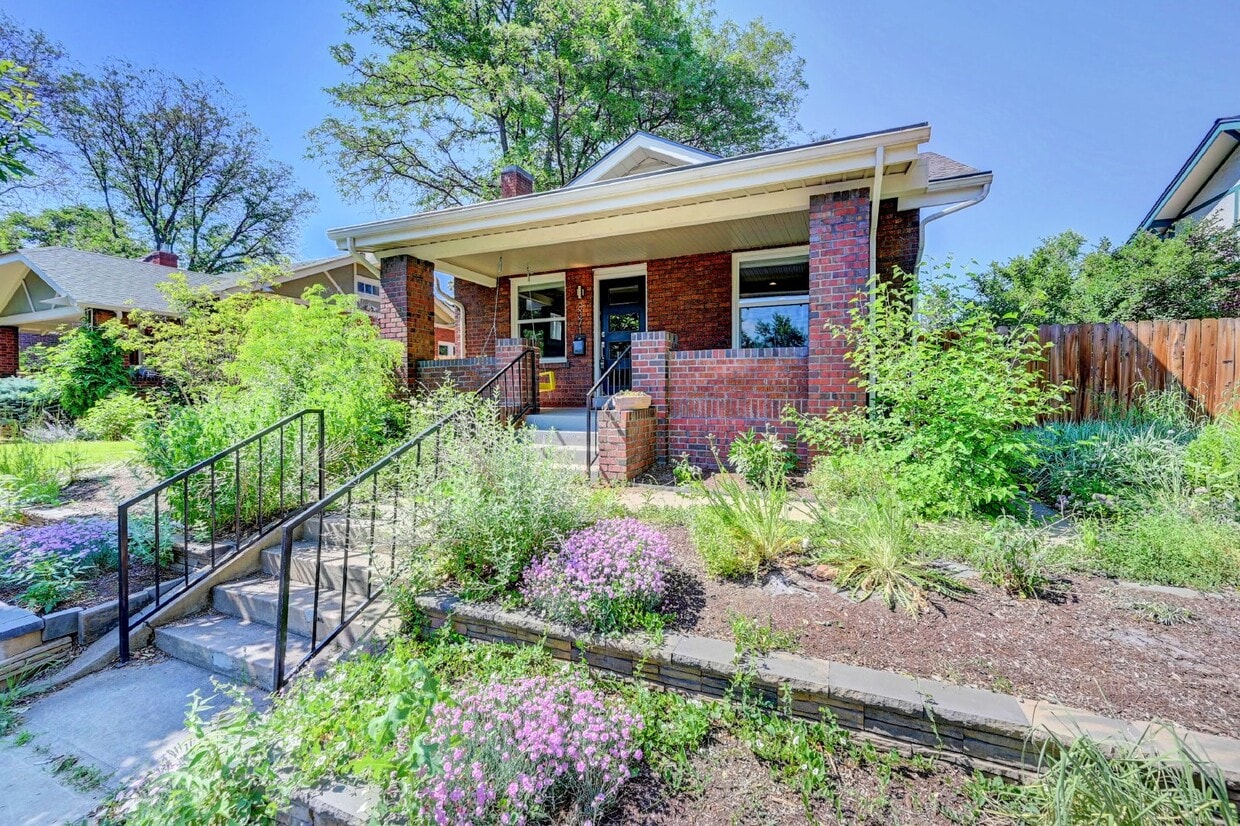Primary Photo - $3,950 - Charming and Updated 4 bed, 3 bat...
