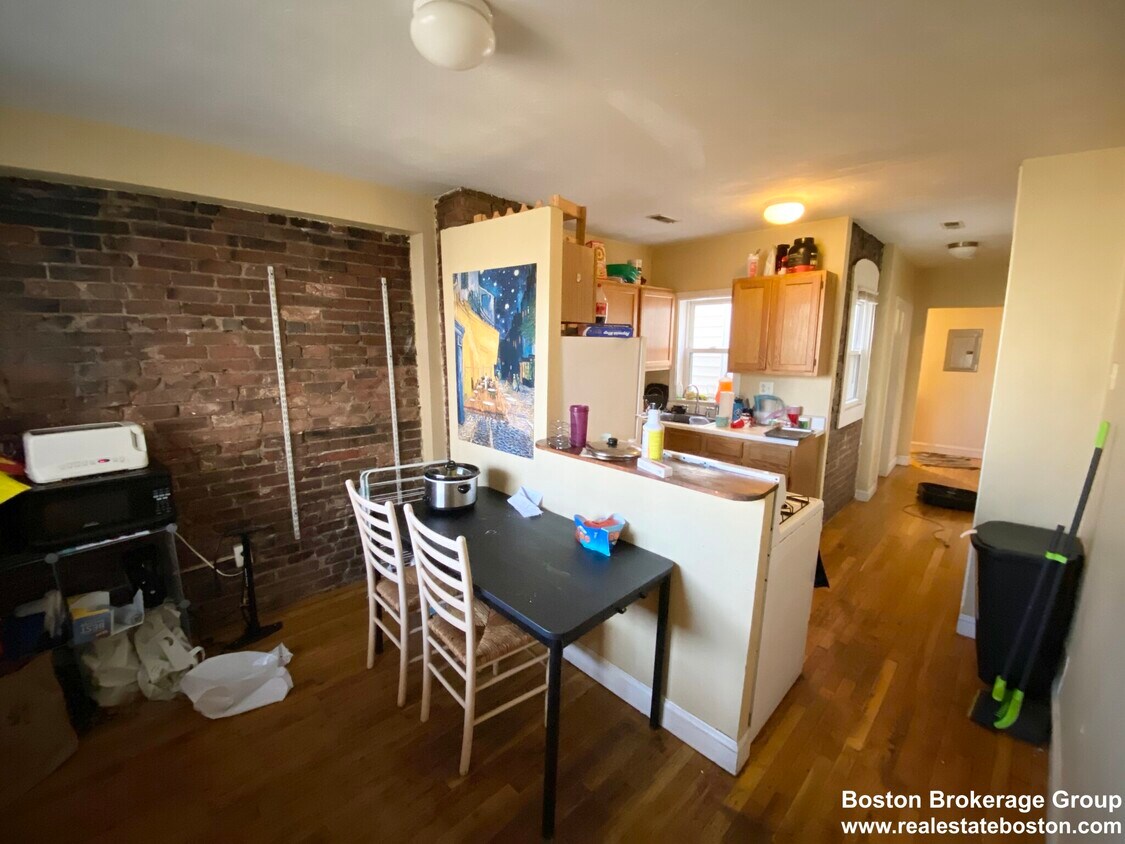 Primary Photo - 735 Parker St