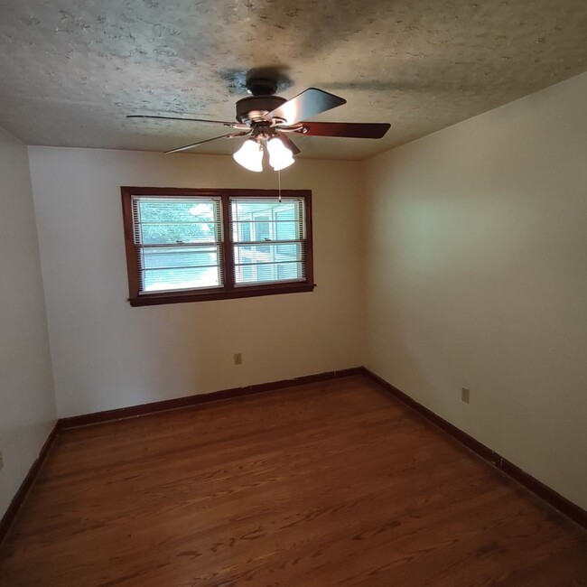 Building Photo - 3 Bedroom Home with Carport in Blacksburg