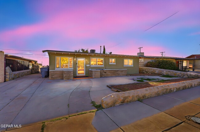 Building Photo - 6116 Navajo Ave