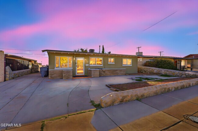 Foto del edificio - 6116 Navajo Ave