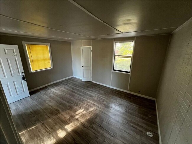 Foto del edificio - 1648 W Rev Dr Ransom Howard St