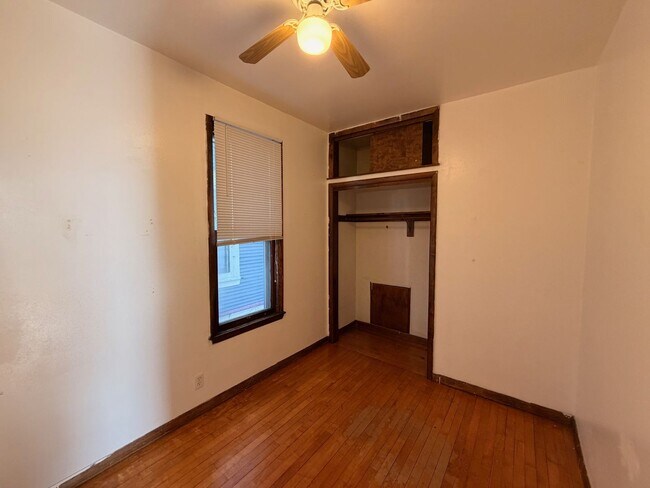 Foto del edificio - 3232 N Bartlett Ave