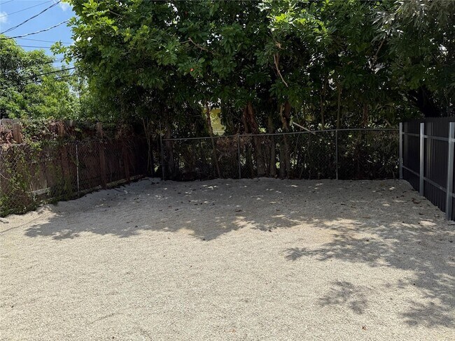 Foto del edificio - 2830 NW 15th Ct