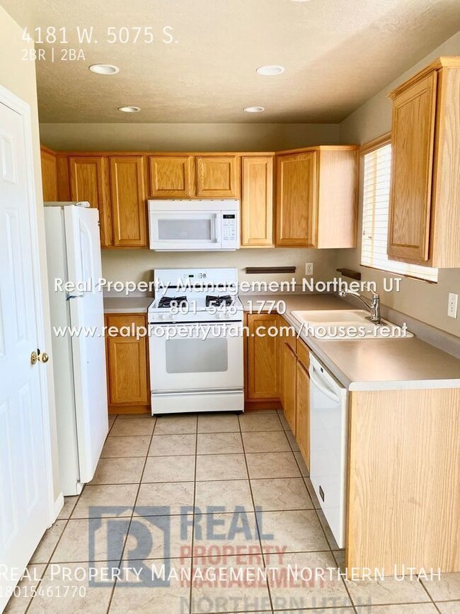 Building Photo - 2-bedroom 2 bath Home in Roy Now Available!!