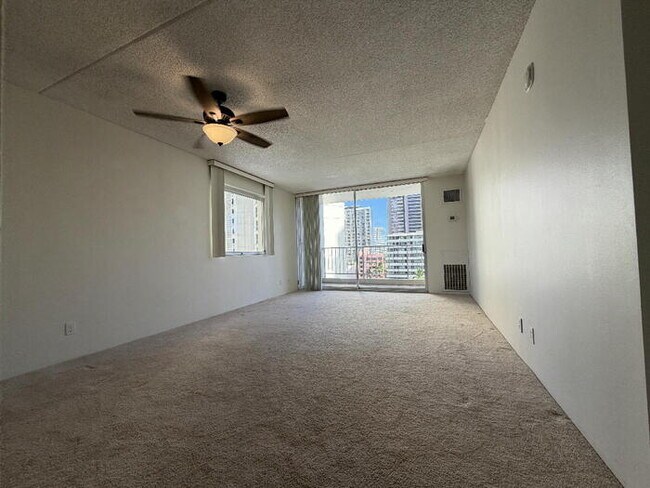 Building Photo - To register for the showing time, note the 4 digit code: 4940 and click "APPLY NOW."(mobile:orang...